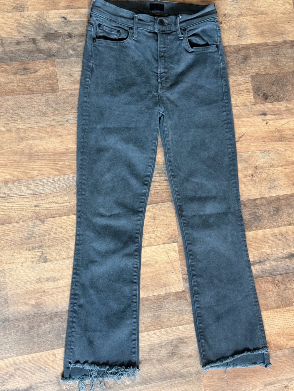 MOTHER Women’s Size 26 Insider Crop Fray Jeans in Faded Black 28 Inseam